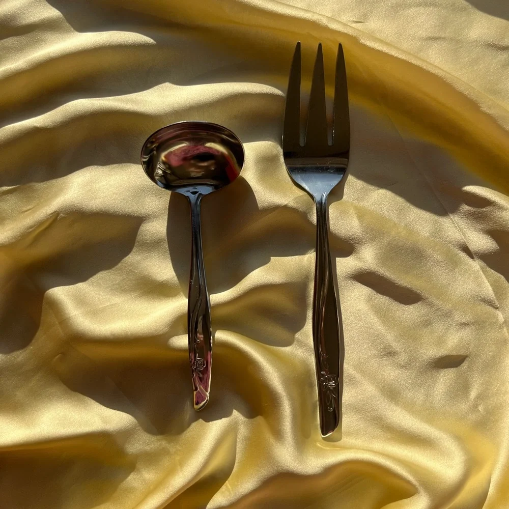 VINTAGE Dead Stock Americana Beauty Rose Flatware Set - New in Box - Picture 11 of 16